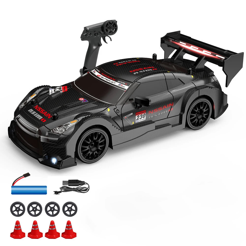 Drift RC Car 4WD 1:24 2.4G Alta Velocidade com Luz Controle Remoto Carro Brinquedo GTR Modelo AE86 Veículo RC Carro de Corrida Brinquedo para Crianças Presente